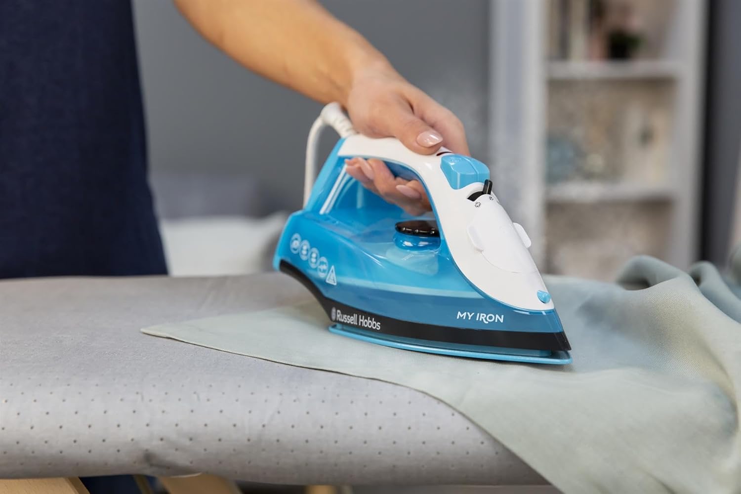 Russell Hobbs My Iron Steam Iron, Ceramic Soleplate, 260ml Water Tank, 120g steam shot, 28g continuous steam, Self-Clean Function, 2m Cord, Vertical and variable steam, 1800W, 25580