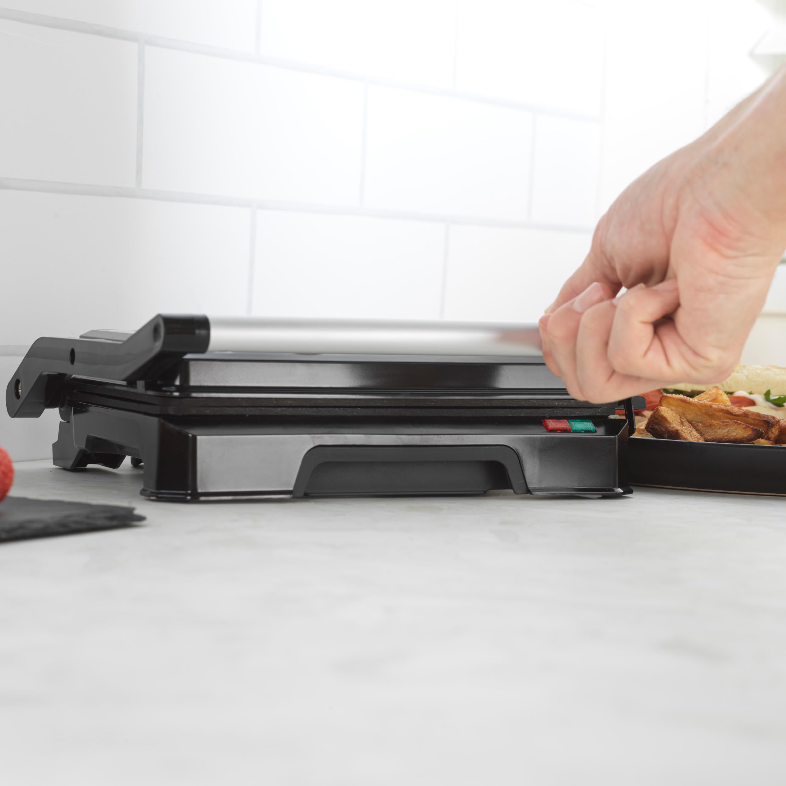 Progress EK5852P Double Waffle Maker – Electric Dessert Maker, Non-Stick Cooking Plates, Belgian/American Waffle Iron, Automatic Temperature Control, Carry Handle, Power/Ready Indicator Lights, 750W