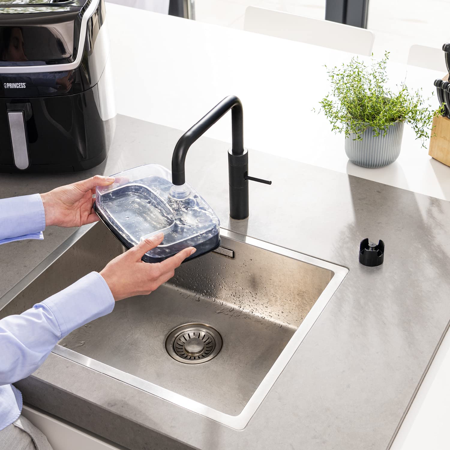 Princess 2-in-1 Steam Oven & Aerofryer - Large volume of 6.5L - 1700 W - Touch screen - 8 pre-programmed programs - Accessories Included, Black (01.182080.02.001)