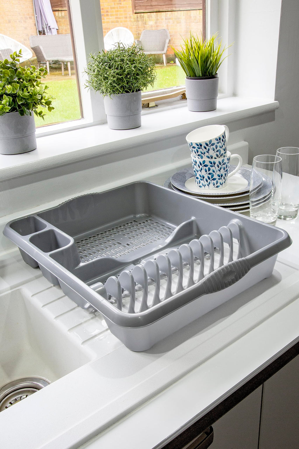 Casa Large Dish Drainer (46 x 38 x 9 cm) Dish Drying Rack Kitchen Dish Drainer Cup Holder Strong Plastic Sink Cutlery Drainer Utensil Draining - (Light Grey), 1 Set